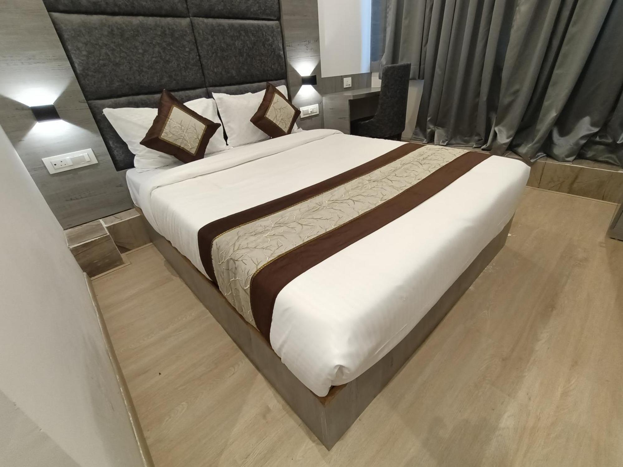 Hotel Beverly Palace Santacruz - Near Bkc - Mumbai Airport T1 Екстериор снимка