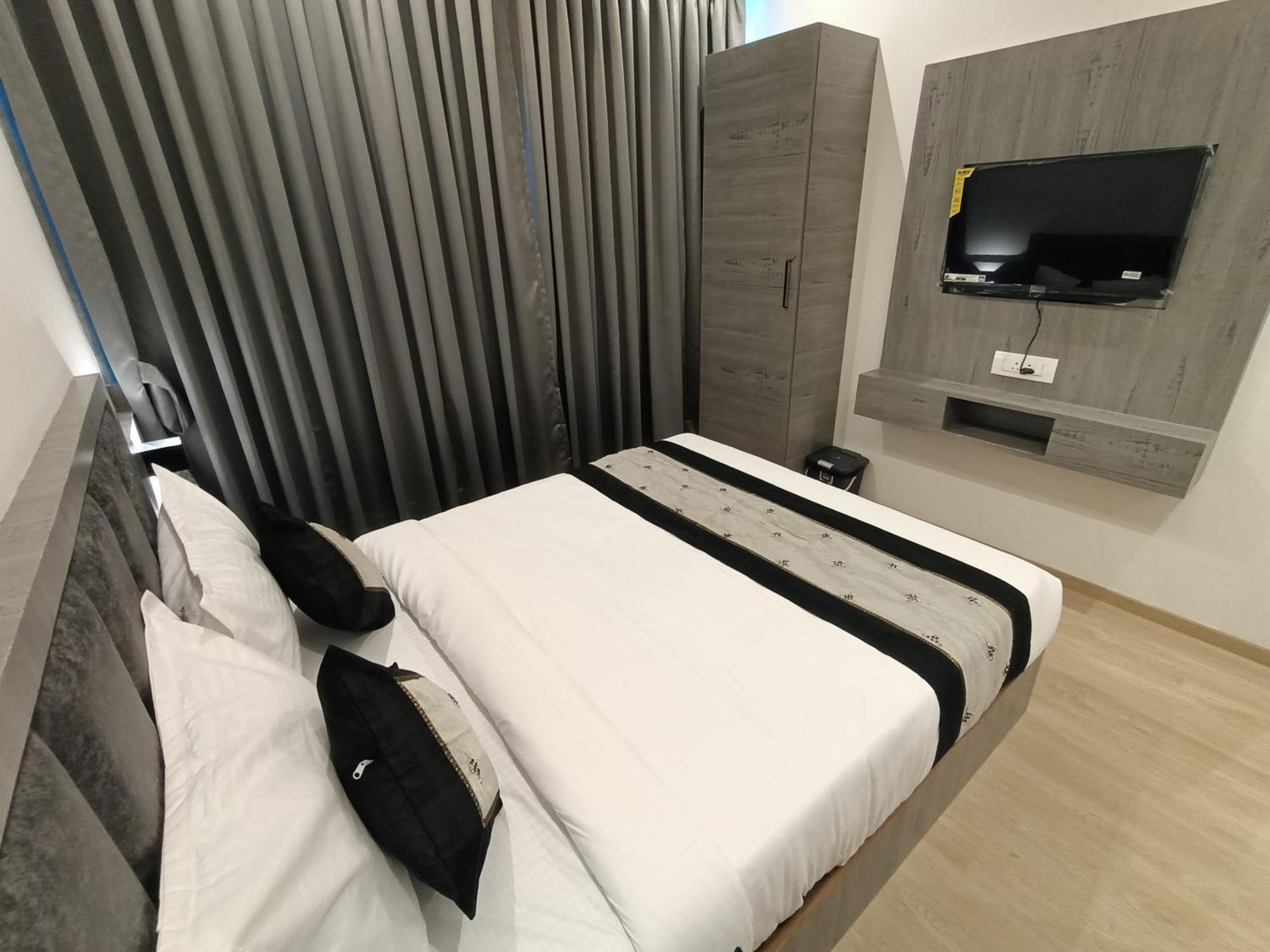 Hotel Beverly Palace Santacruz - Near Bkc - Mumbai Airport T1 Екстериор снимка