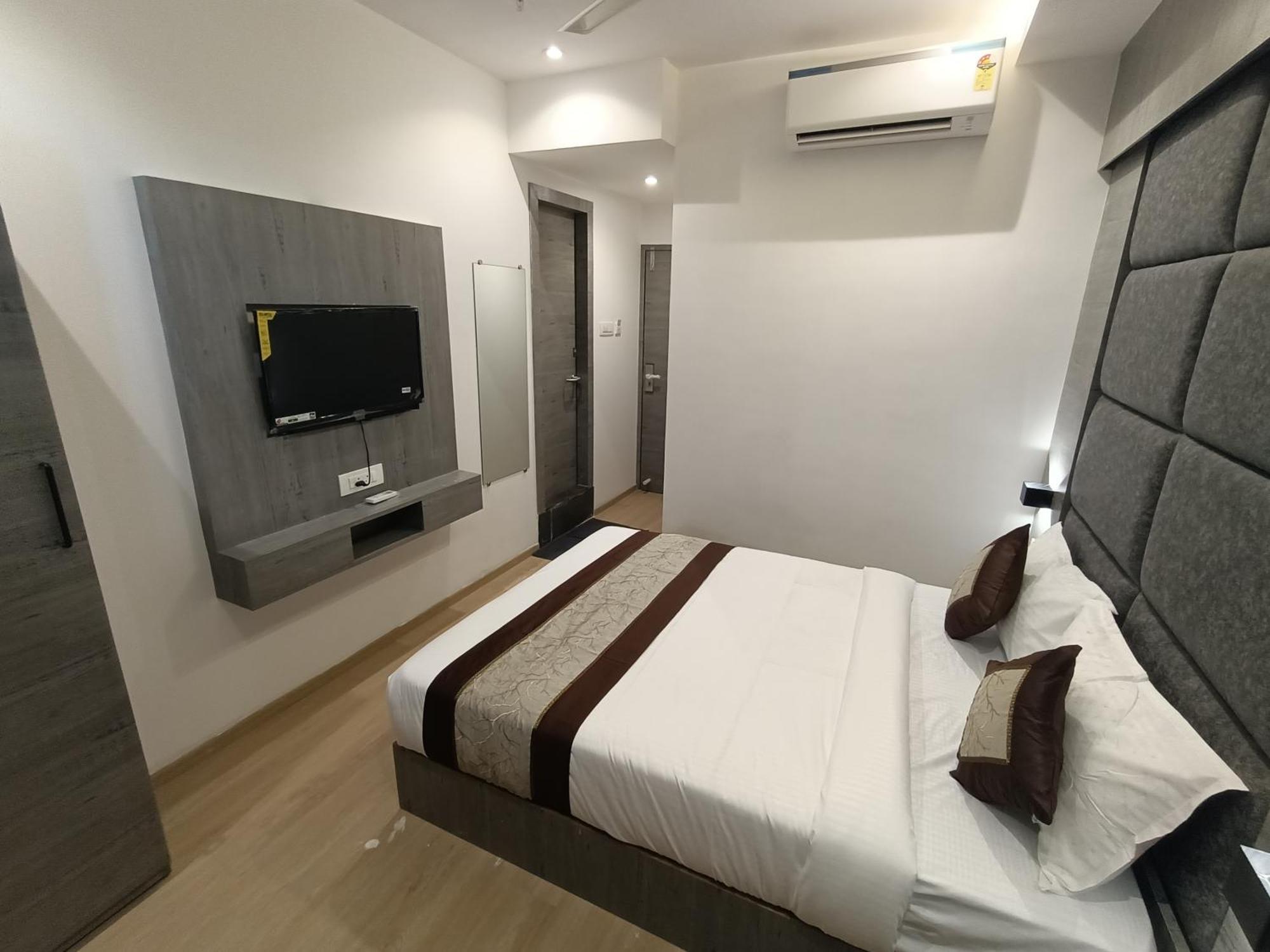 Hotel Beverly Palace Santacruz - Near Bkc - Mumbai Airport T1 Екстериор снимка