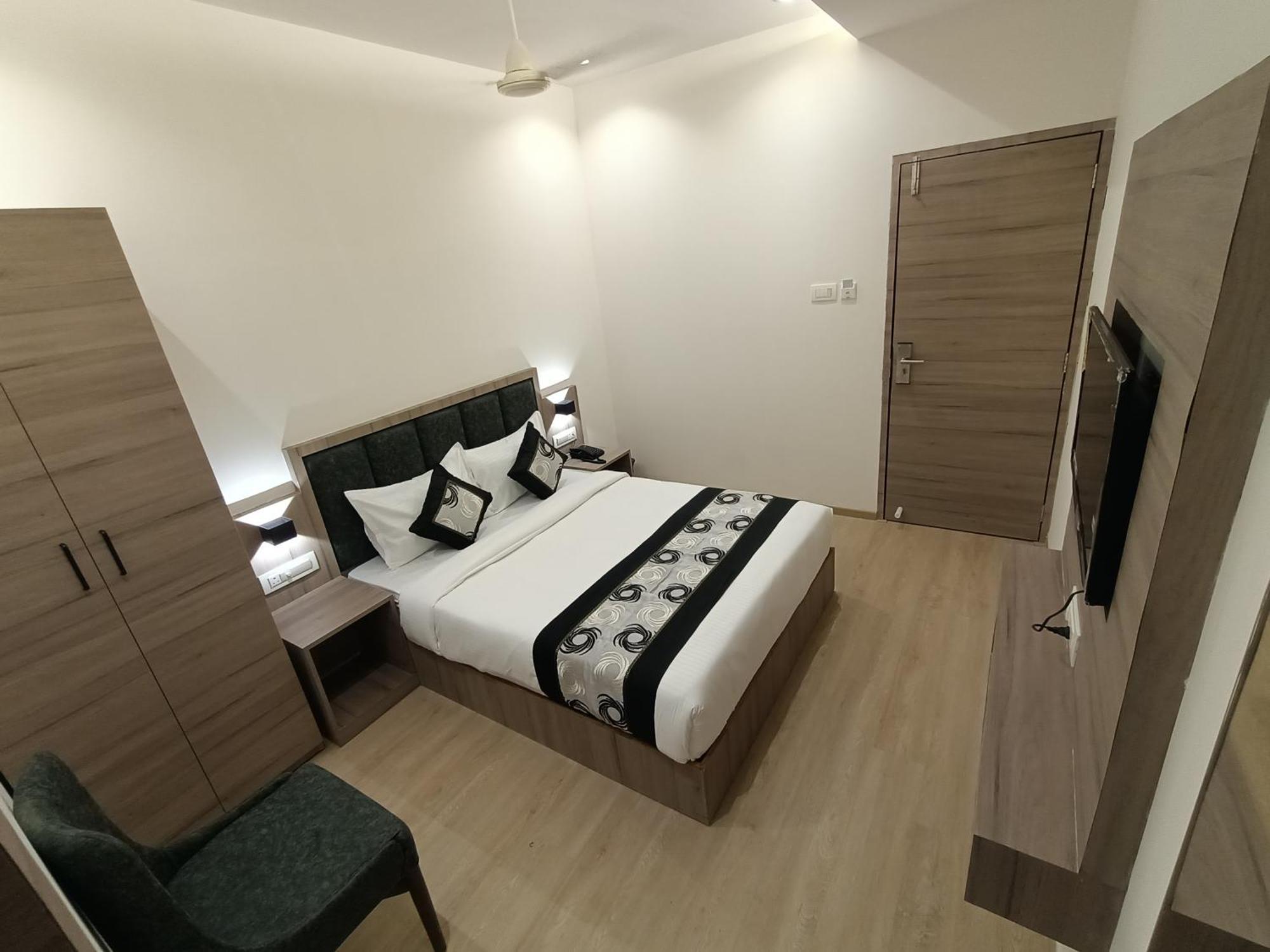 Hotel Beverly Palace Santacruz - Near Bkc - Mumbai Airport T1 Екстериор снимка