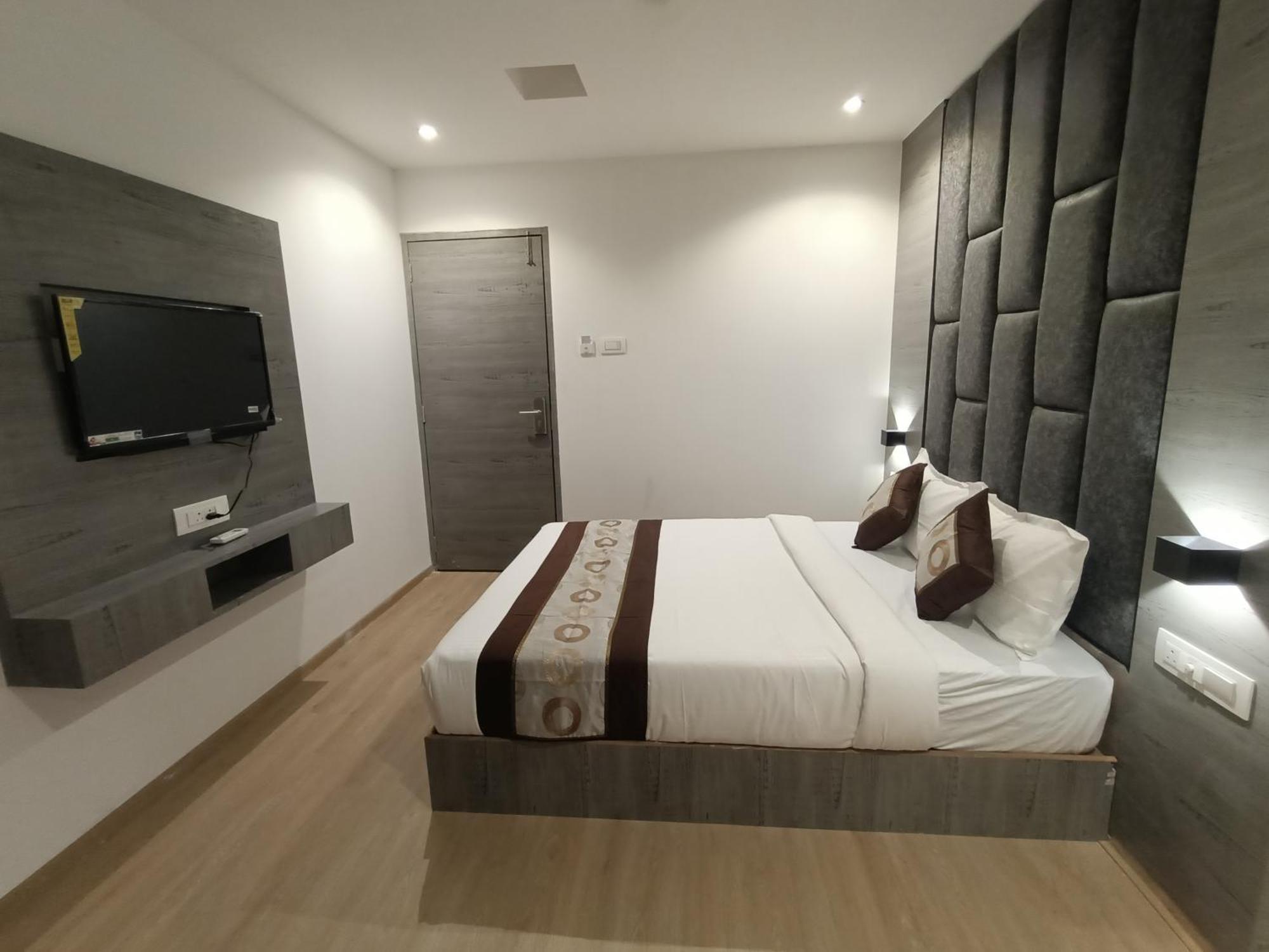 Hotel Beverly Palace Santacruz - Near Bkc - Mumbai Airport T1 Екстериор снимка