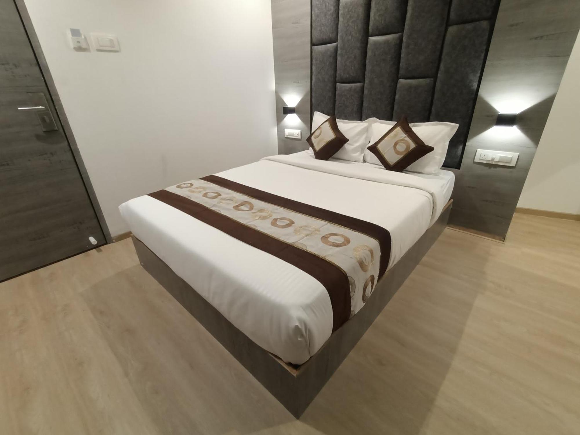 Hotel Beverly Palace Santacruz - Near Bkc - Mumbai Airport T1 Екстериор снимка