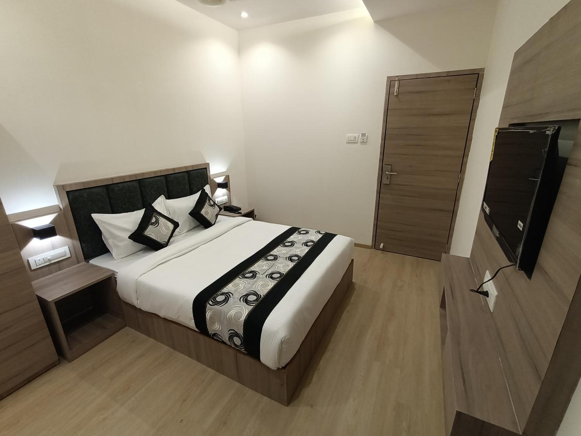 Hotel Beverly Palace Santacruz - Near Bkc - Mumbai Airport T1 Екстериор снимка