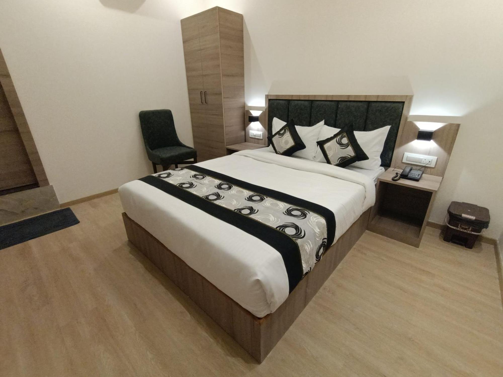 Hotel Beverly Palace Santacruz - Near Bkc - Mumbai Airport T1 Екстериор снимка