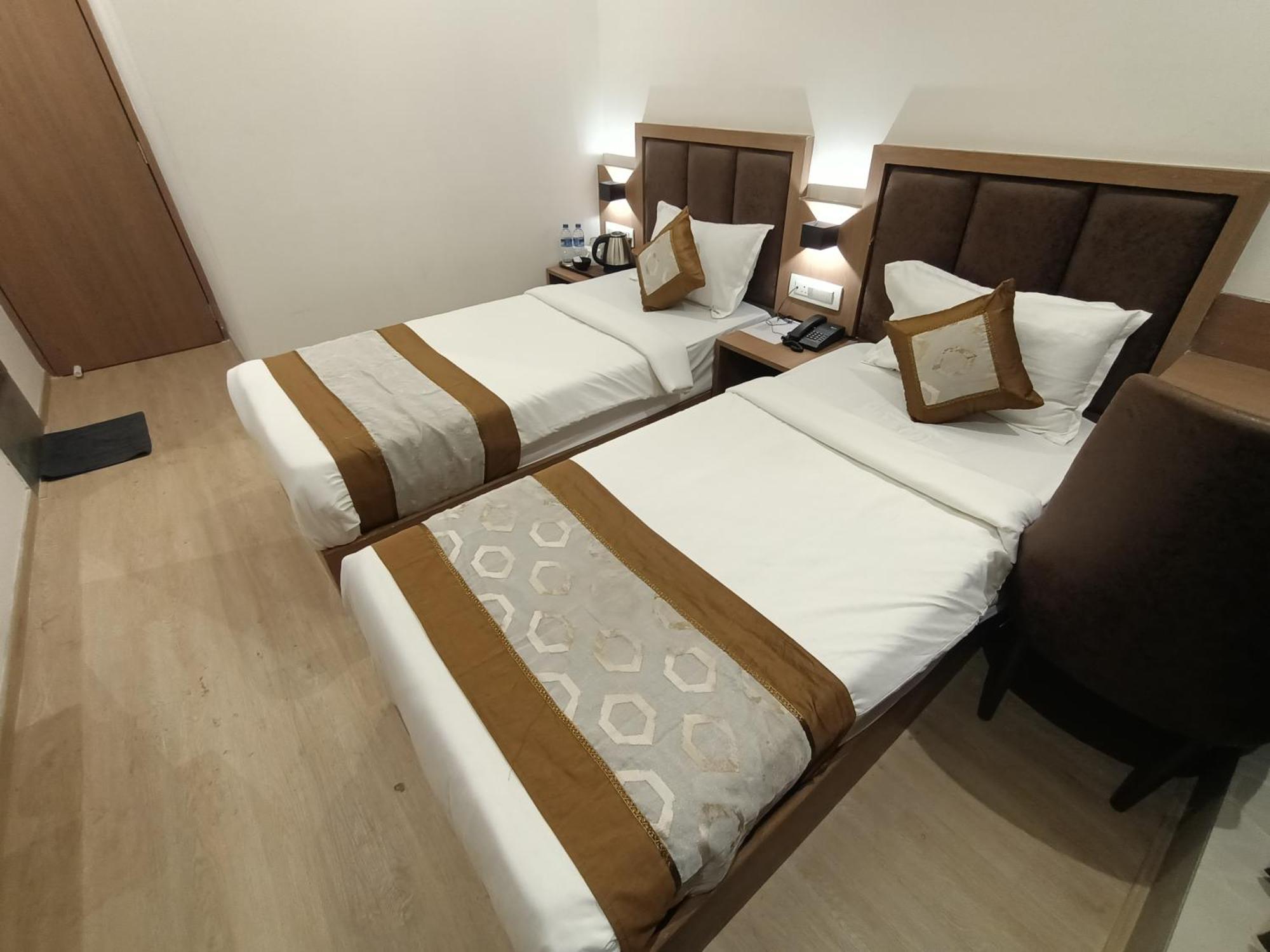 Hotel Beverly Palace Santacruz - Near Bkc - Mumbai Airport T1 Екстериор снимка
