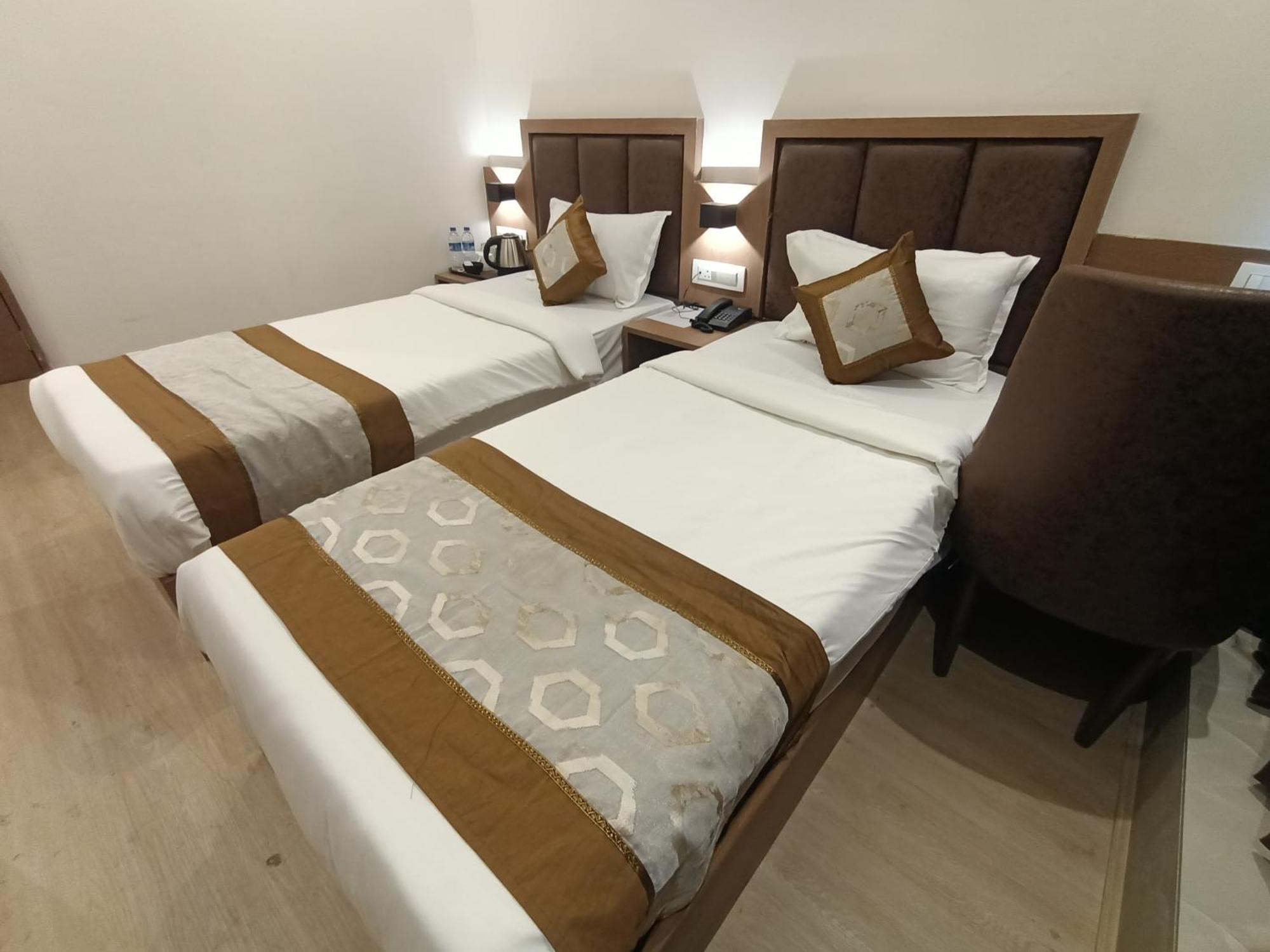 Hotel Beverly Palace Santacruz - Near Bkc - Mumbai Airport T1 Екстериор снимка