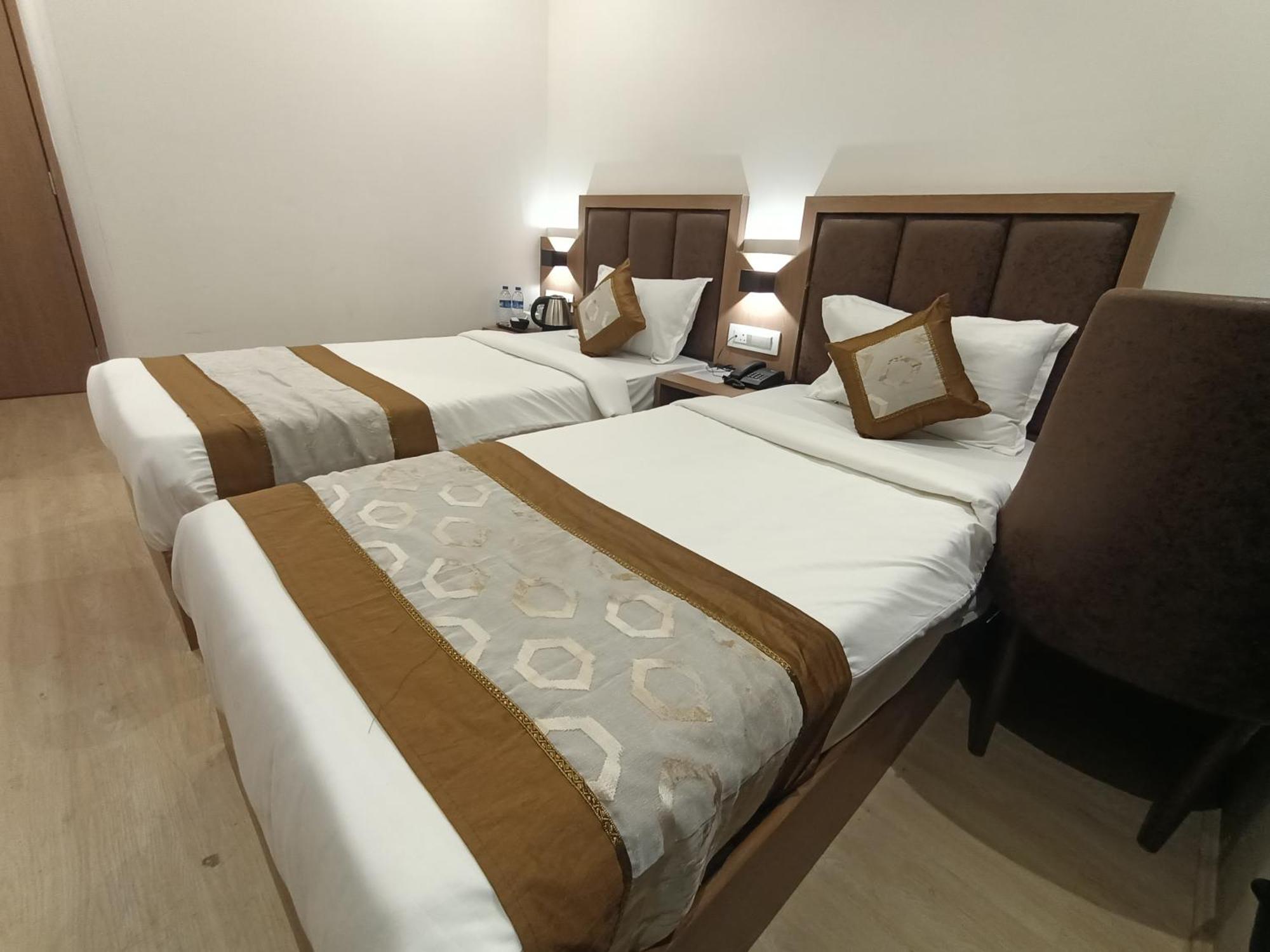 Hotel Beverly Palace Santacruz - Near Bkc - Mumbai Airport T1 Екстериор снимка