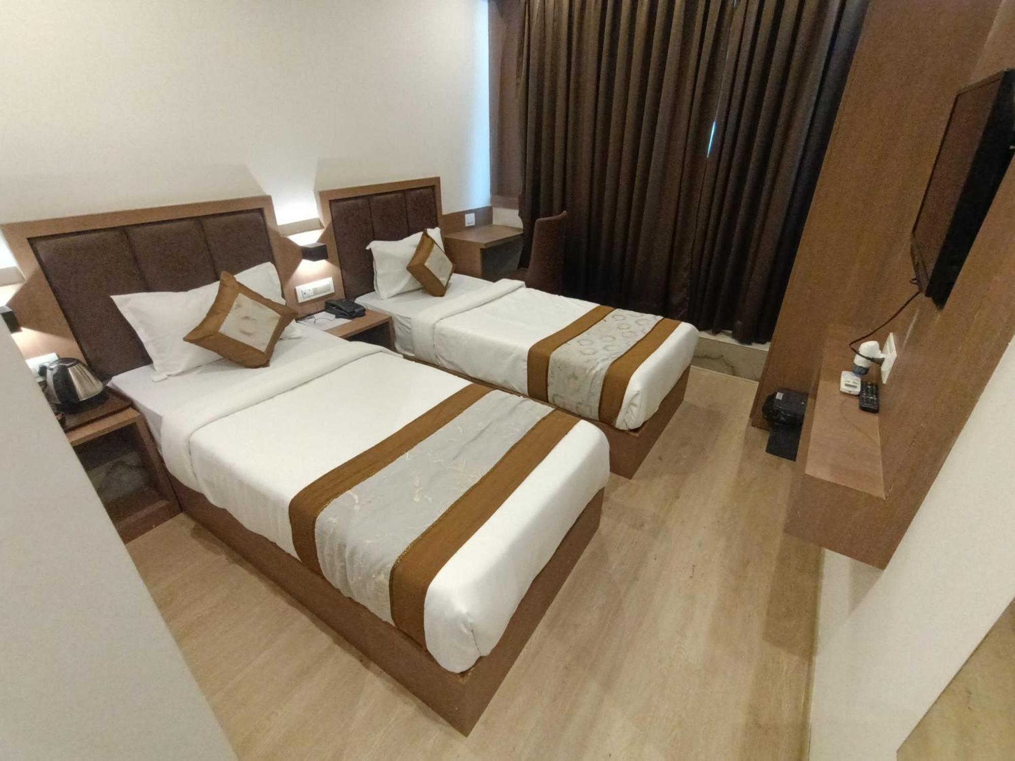 Hotel Beverly Palace Santacruz - Near Bkc - Mumbai Airport T1 Екстериор снимка