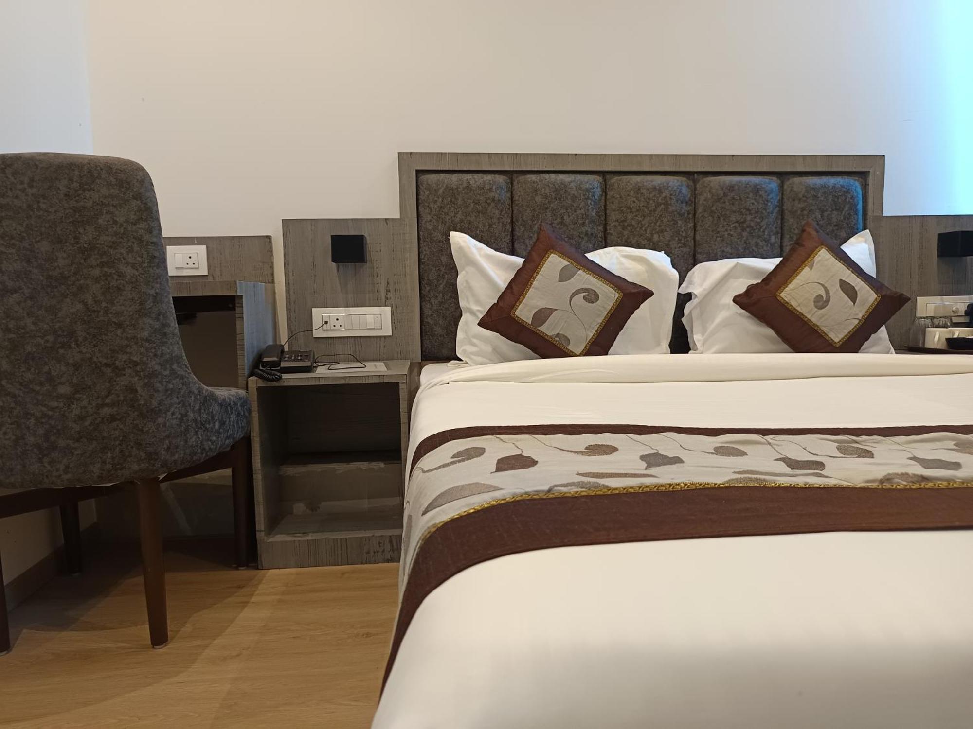 Hotel Beverly Palace Santacruz - Near Bkc - Mumbai Airport T1 Екстериор снимка